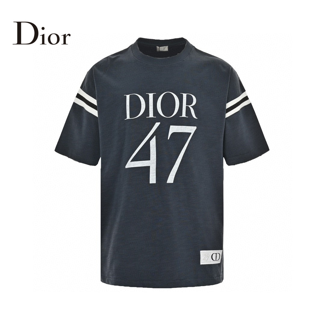 Dior T-shirt - White Unisex Streetwear Limited Edition - <span>This Dior t-shirt features a bold 'DIOR 47' graphic on the front. The shirt is
