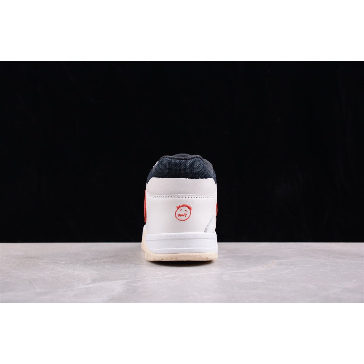 JORDAN Jumpman Jack Tr - University - Red Unisex Streetwear Limited Edition - Step into the spotlight with the Jordan Jumpman Jack TR x University Red, a dynamic