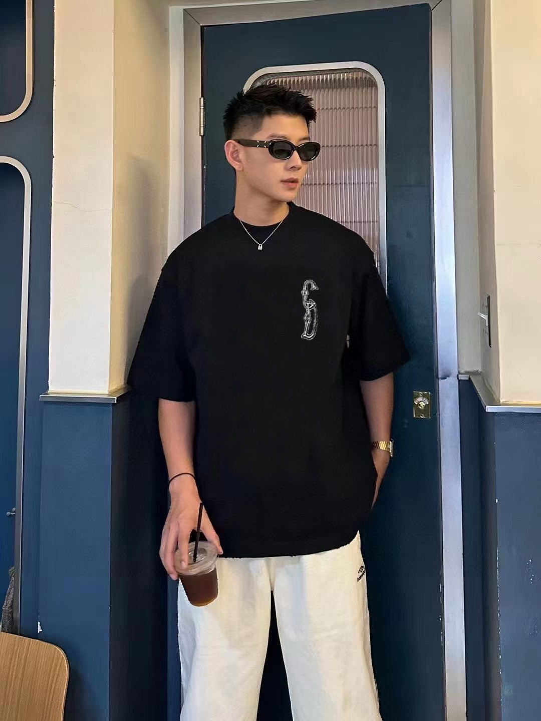 Dior Embroidered Cd Logo T-shirt (black) Unisex Streetwear Limited Edition - The Dior Embroidered CD Logo T-Shirt in black exudes an air of sophistication and understated