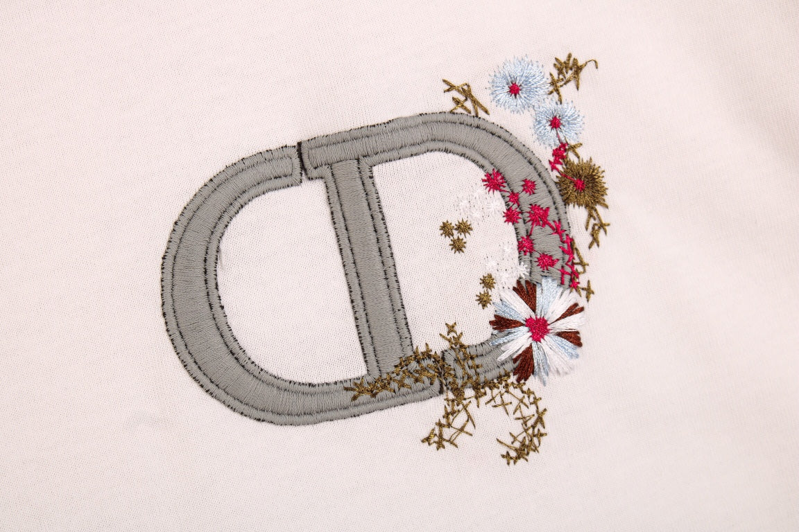 Dior T-shirt With Floral Cd Logo - White Unisex Streetwear Limited Edition - <p dir='ltr'><span>This Dior t-shirt features a floral CD logo design. It is white with
