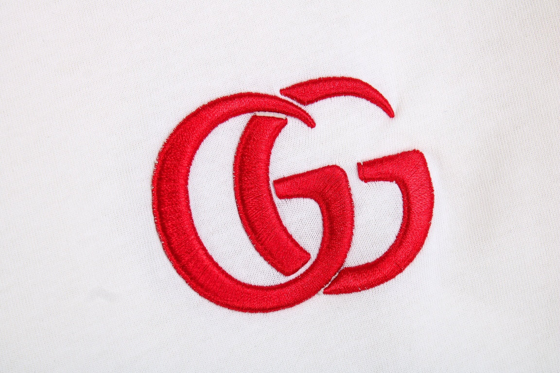 Gucci Double G Logo T-shirt - Red Unisex Streetwear Limited Edition - <p dir='ltr'><span>Cream short-sleeve T-shirt with a bold red Double G logo on the chest.