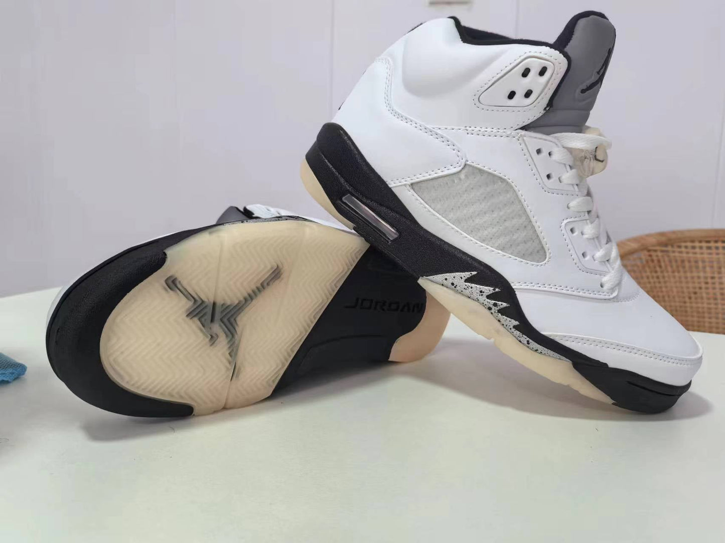 JORDAN 5 Retro White - - Black Unisex Streetwear Limited Edition