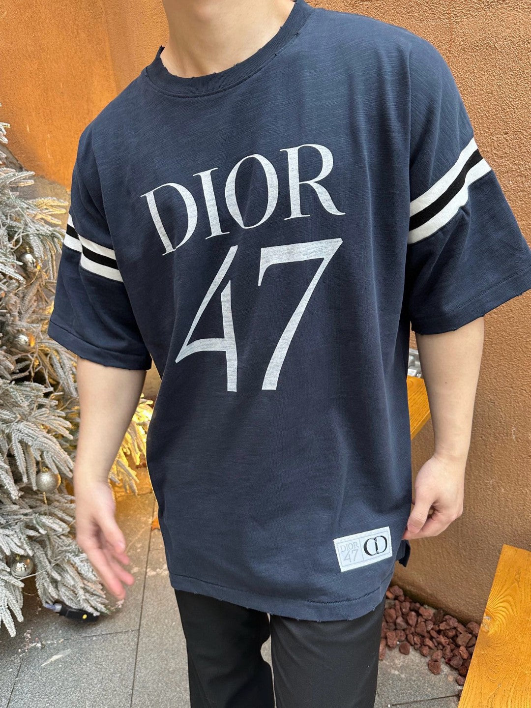 Dior T-shirt - White Unisex Streetwear Limited Edition - <span>This Dior t-shirt features a bold 'DIOR 47' graphic on the front. The shirt is