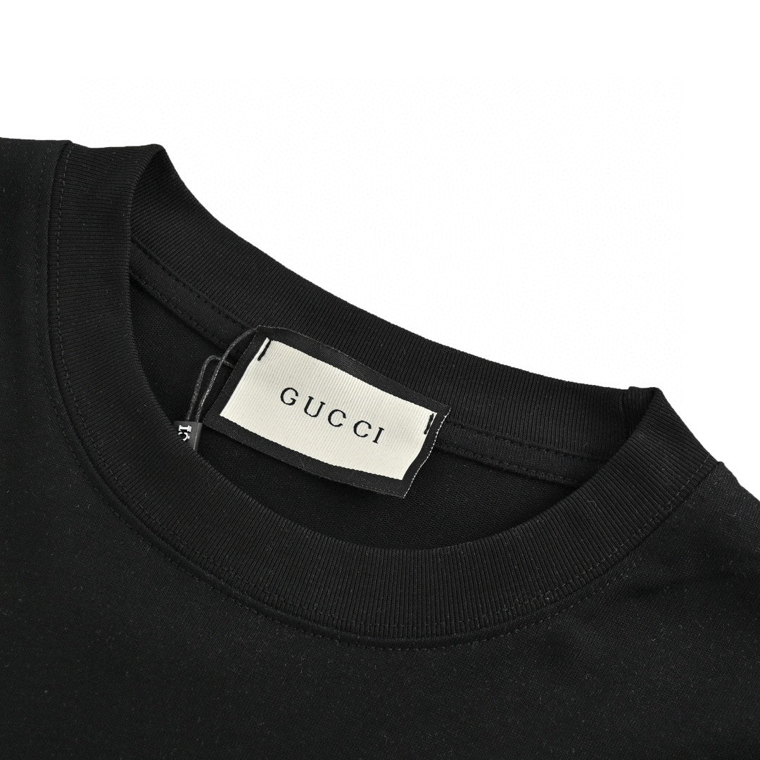 Gucci T-shirt - Scribble Logo - Black Unisex Streetwear Limited Edition - <span>This Gucci t-shirt features a distinctive design with the iconic Gucci logo in a scribble