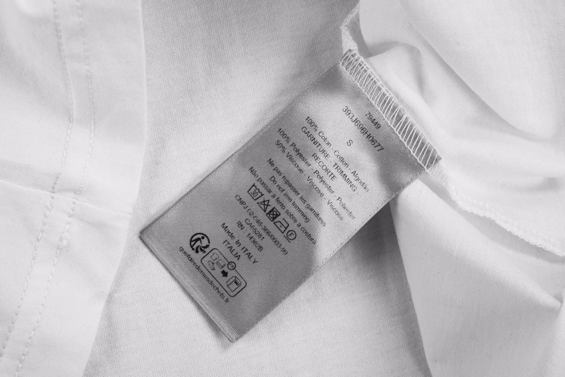 Dior T-shirt With Minimalist Logo (white) Unisex Streetwear Limited Edition - <p dir='ltr'><span>White t-shirt featuring a small, minimalist Dior logo on the chest. Simple and