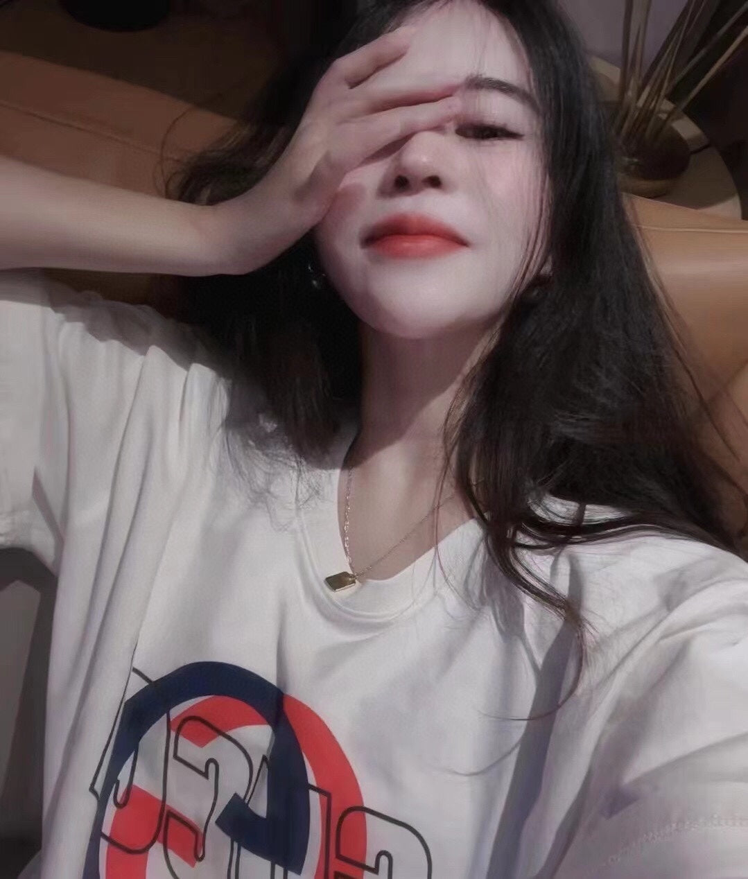 Gucci Interlocking Gg T-shirt - - White Unisex Streetwear Limited Edition - <span>This Gucci t-shirt in white features the iconic interlocking GG logo in red and blue.