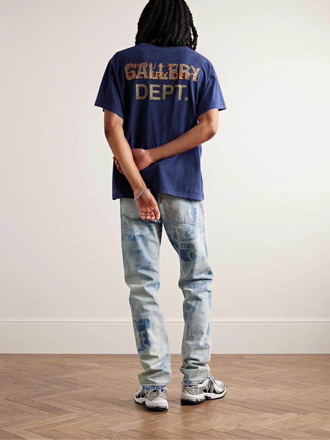 GALLERY Dept Tokyo Gd Tee T-Shirt - Red Unisex Streetwear Limited Edition - **Gallery Dept. Glitter Tee: Detailed Product Description** Upgrade your streetwear collection with the Gallery Dept.