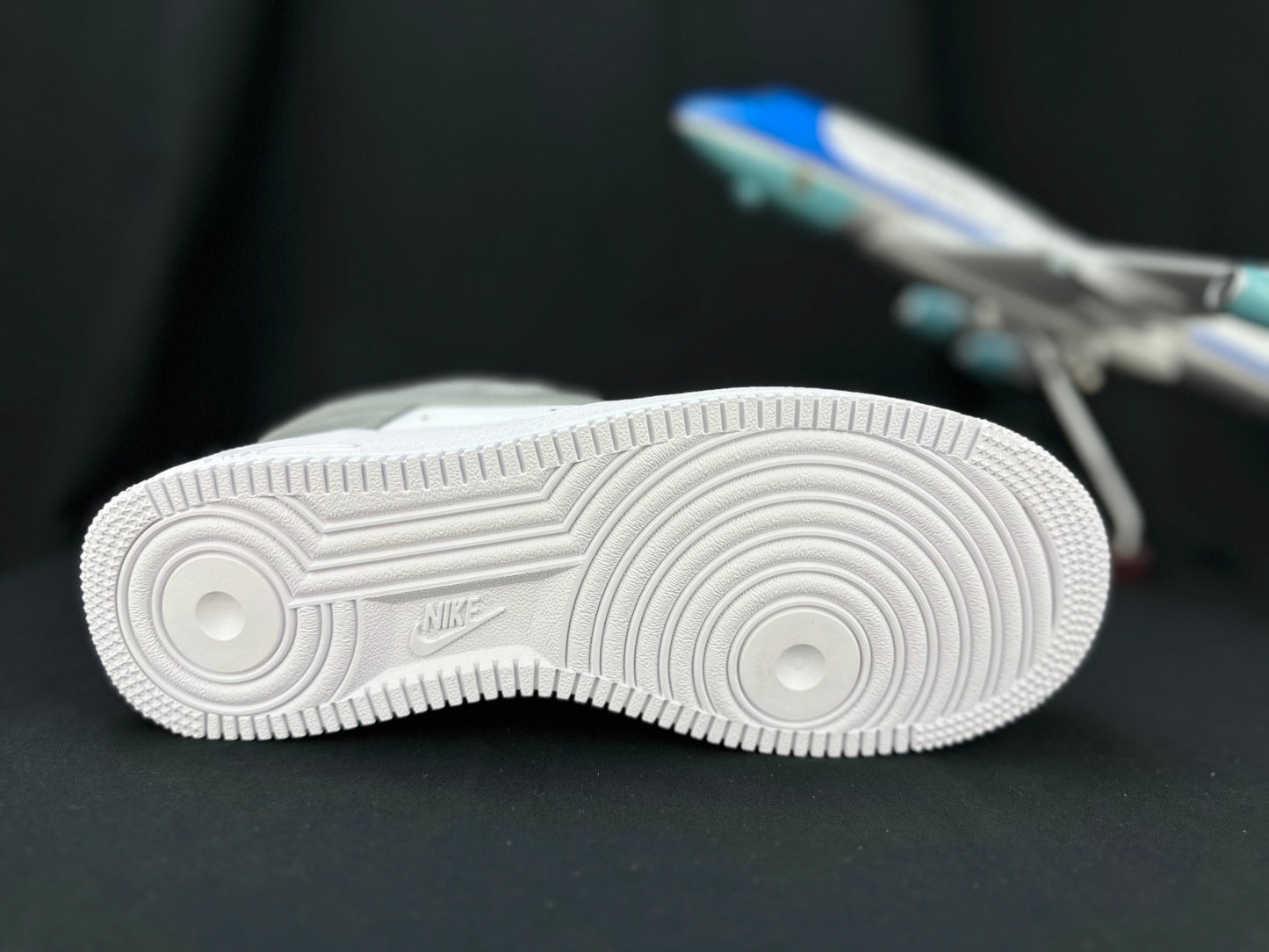 NIKE Air Force 1 'white - Grey' Unisex Streetwear Limited Edition - **Nike Air Force 1 'White/Grey'** The Nike Air Force 1 'White/Grey' delivers a fresh take