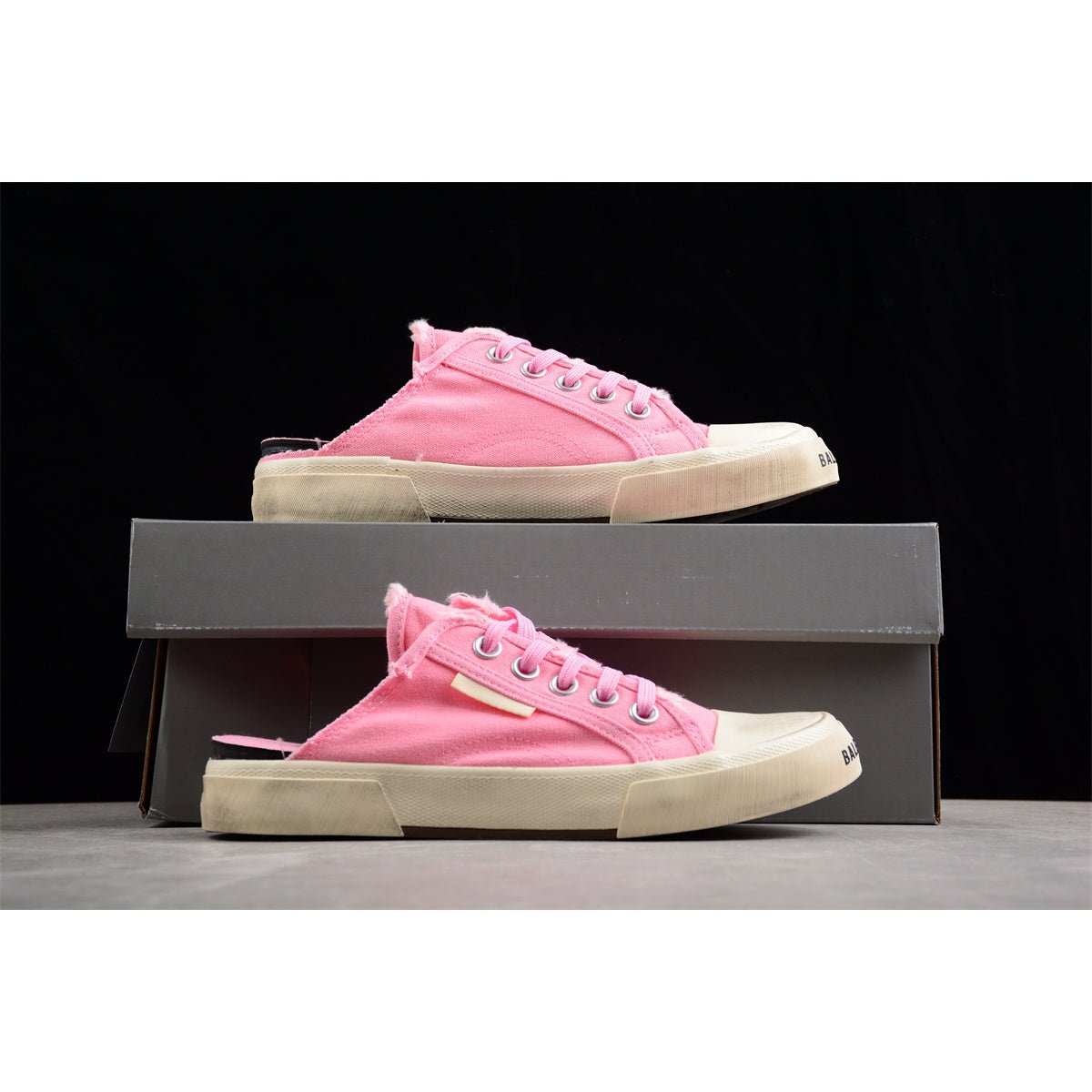 BALENCIAGA Paris Low - Sneakers - Pink Unisex Streetwear Limited Edition - Introducing the BALENCIAGA Paris Low x Pink, a vibrant addition to your footwear collection that