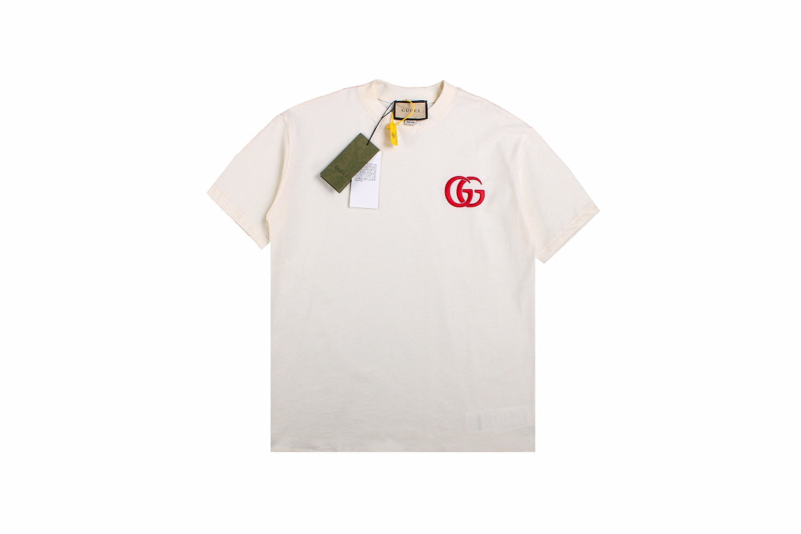 Gucci Double G Logo T-shirt - Red Unisex Streetwear Limited Edition - <p dir='ltr'><span>Cream short-sleeve T-shirt with a bold red Double G logo on the chest.