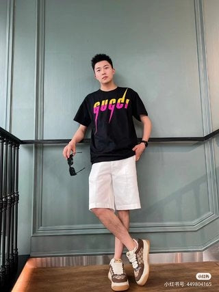Gucci T-shirt With Retro Logo (black) Unisex Streetwear Limited Edition - <p dir='ltr'><span>Black t-shirt featuring a bold Gucci logo in a retro font with pink