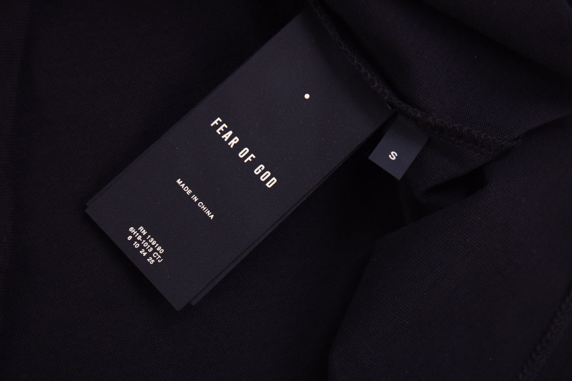 Fear Of God Letter F T-shirt (black) Unisex Streetwear Limited Edition - <p dir='ltr'><span>This Fear of God t-shirt features a bold letter 'F' graphic on the