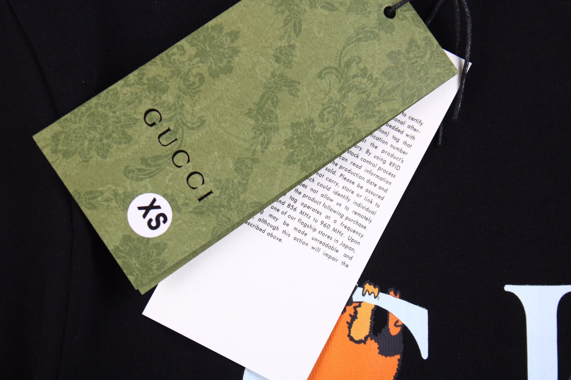 Gucci T-shirt - Black Unisex Streetwear Limited Edition - <p dir='ltr'><span>This Gucci t-shirt features a playful design with the brand name 'GUCCI' spelled