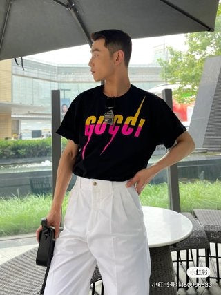 Gucci T-shirt With Retro Logo (black) Unisex Streetwear Limited Edition - <p dir='ltr'><span>Black t-shirt featuring a bold Gucci logo in a retro font with pink