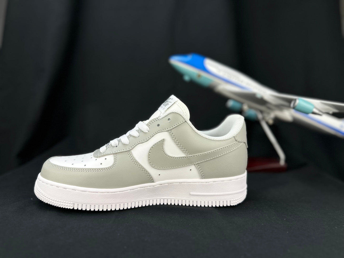 NIKE Air Force 1 'white - Grey' Unisex Streetwear Limited Edition - **Nike Air Force 1 'White/Grey'** The Nike Air Force 1 'White/Grey' delivers a fresh take