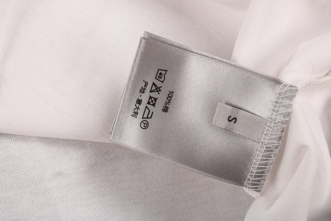 Camiseta Dior con el logo floral CD