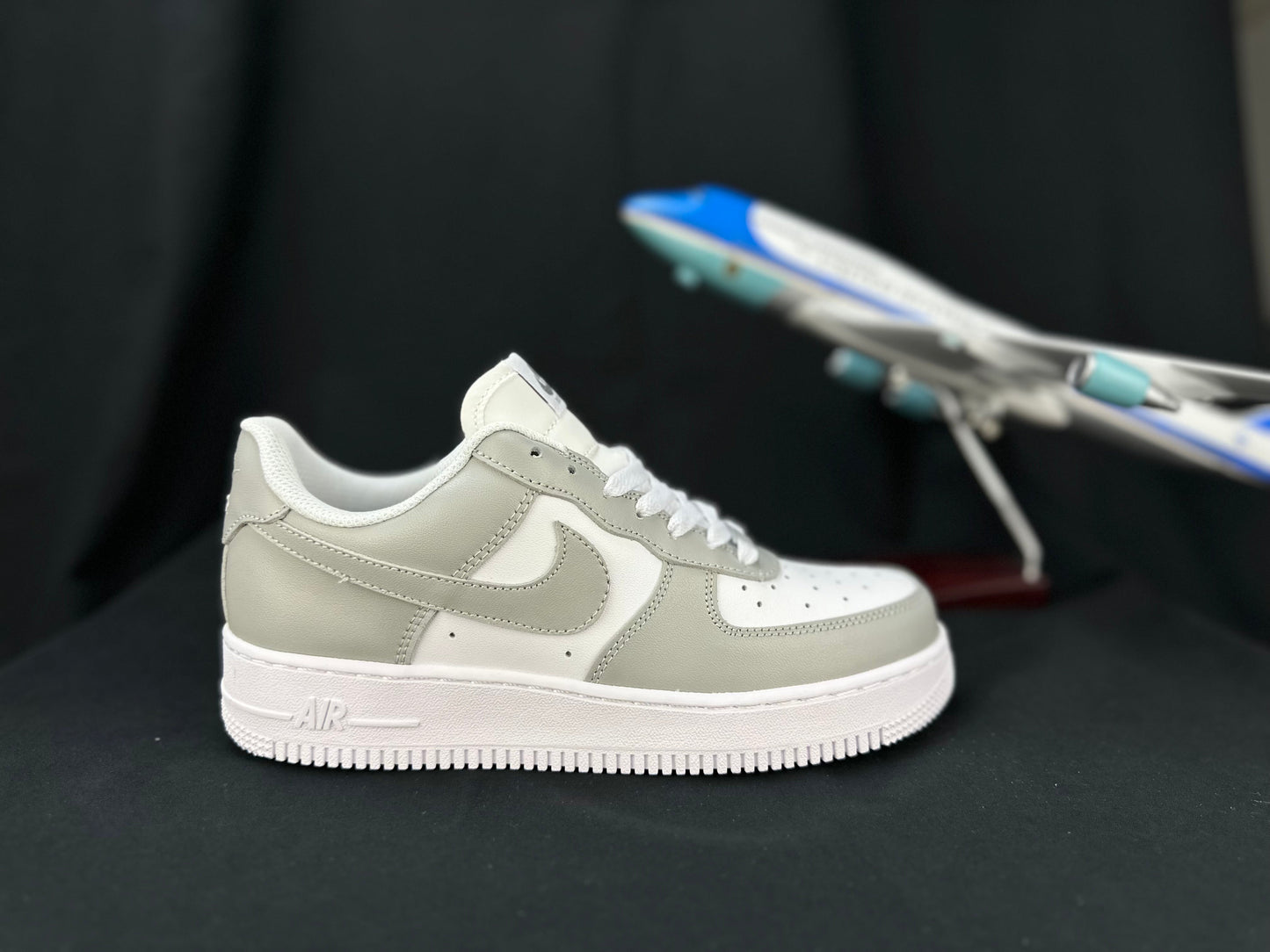 NIKE Air Force 1 'white - Grey' Unisex Streetwear Limited Edition - **Nike Air Force 1 'White/Grey'** The Nike Air Force 1 'White/Grey' delivers a fresh take