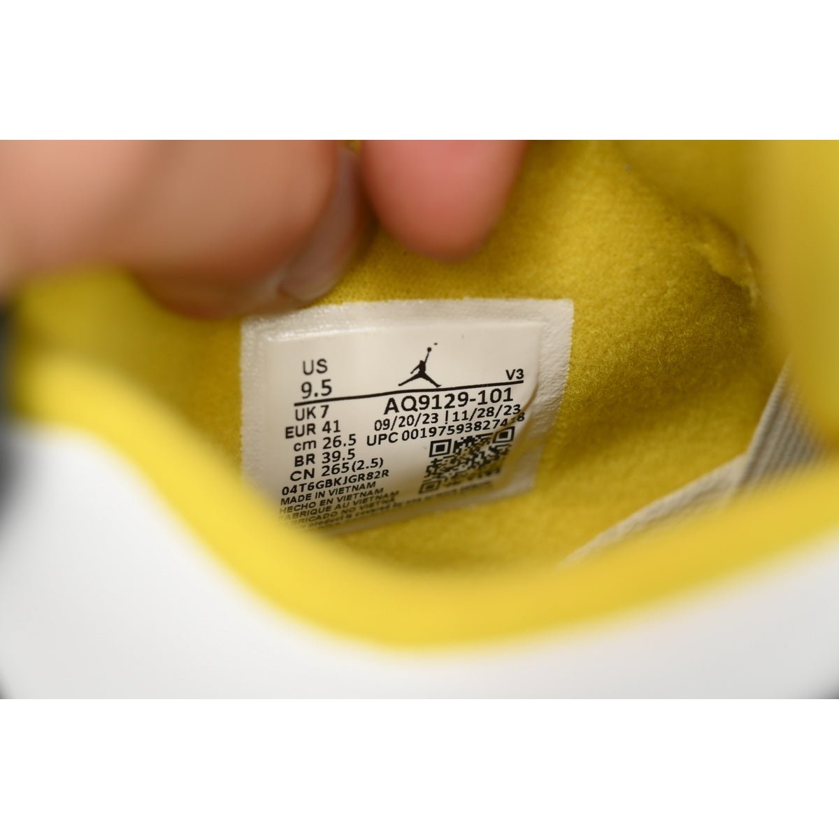JORDAN 4 - Vivid Sulfur Unisex Streetwear Limited Edition - Step up your style with the JORDAN 4 x VIVID SULFUR, a sneaker that blends