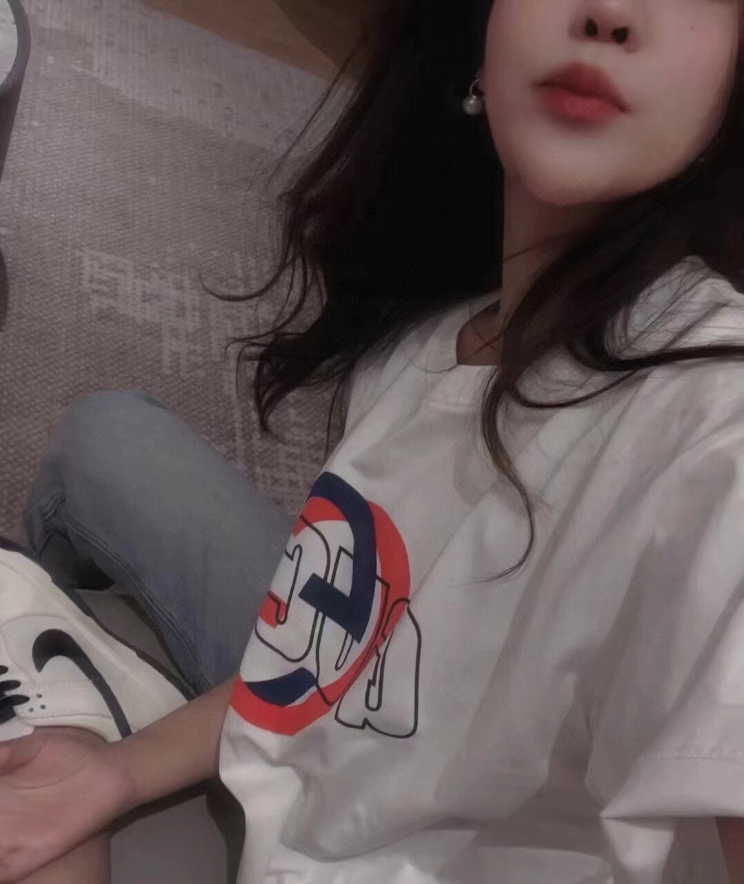 Gucci Interlocking Gg T-shirt - - White Unisex Streetwear Limited Edition - <span>This Gucci t-shirt in white features the iconic interlocking GG logo in red and blue.