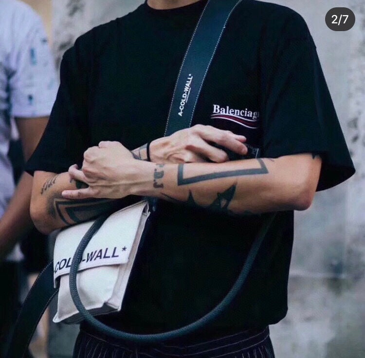 Balenciaga Wave Logo T-shirt (black) Unisex Streetwear Limited Edition - <p dir='ltr'><span>Classic black t-shirt featuring the iconic Balenciaga logo with wave accents in red