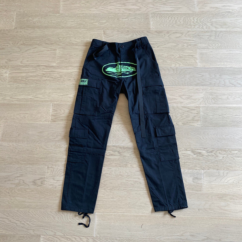 CORTEIZ Alcatraz Cargo Pants - Green - Black Unisex Streetwear Limited Edition - The CORTEIZ ALCATRAZ CARGO PANTS BLACK/GREEN - REPLICA deliver bold streetwear energy and practical design.