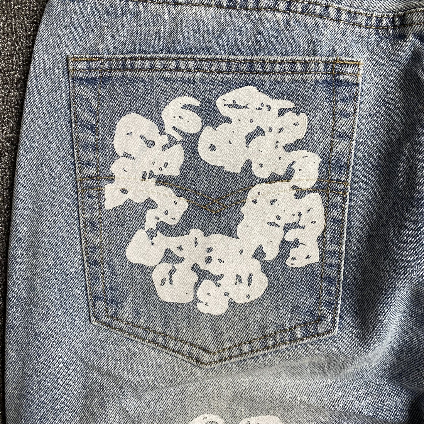 DENIM Tears - Levi's Cotton Wreath Jeans Light Wash - Black Unisex Streetwear Limited Edition - The Denim Tears x Levi's Cotton Wreath Jeans Ligth Wash Replica bring together iconic design