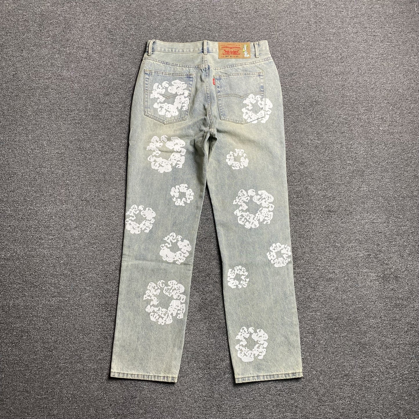 DENIM Tears - Levi's Dirty Wash Wreath Jeans Light Wash - Black Unisex Streetwear Limited Edition - The Denim Tears x Levi's Dirty Wash Wreath Jeans Light Wash Replica bring together iconic