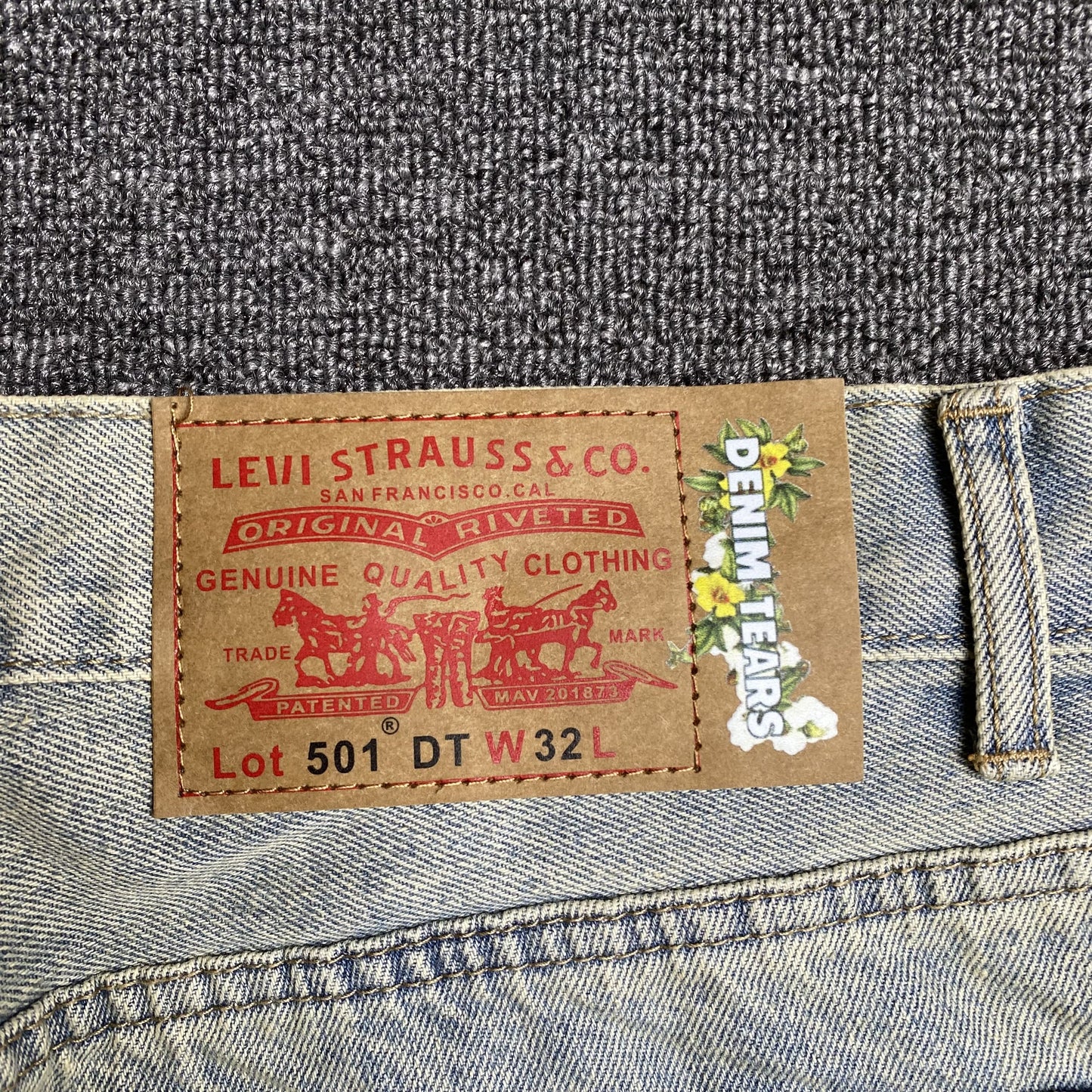 DENIM Tears - Levi's Dirty Wash Wreath Jeans Light Wash - Black Unisex Streetwear Limited Edition - The Denim Tears x Levi's Dirty Wash Wreath Jeans Light Wash Replica bring together iconic