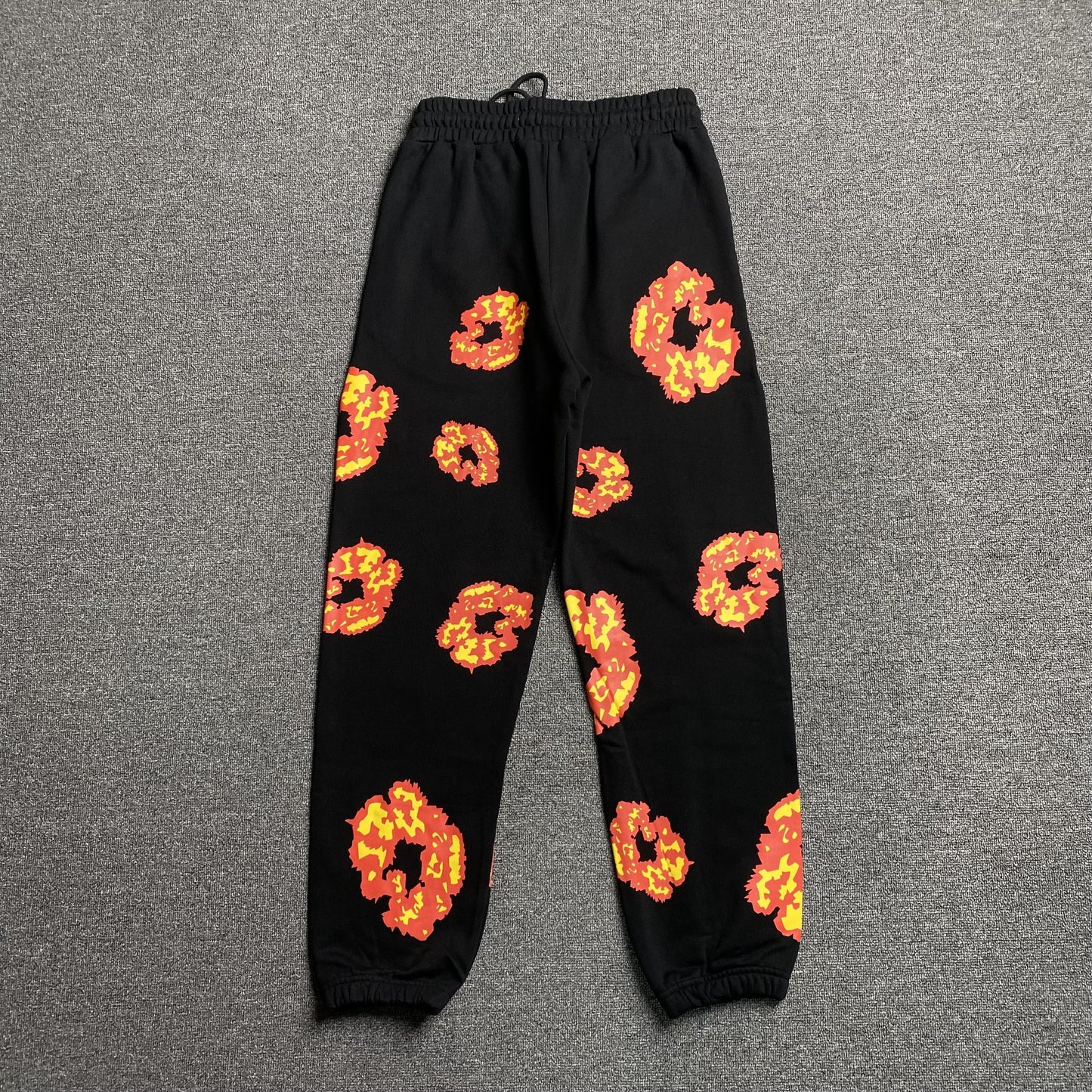 DENIM Tears - Offset Wreath Sweatpants - Black Unisex Streetwear Limited Edition - The Denim Tears x Offset Wreath Sweatpants Black Replica deliver the perfect balance of comfort