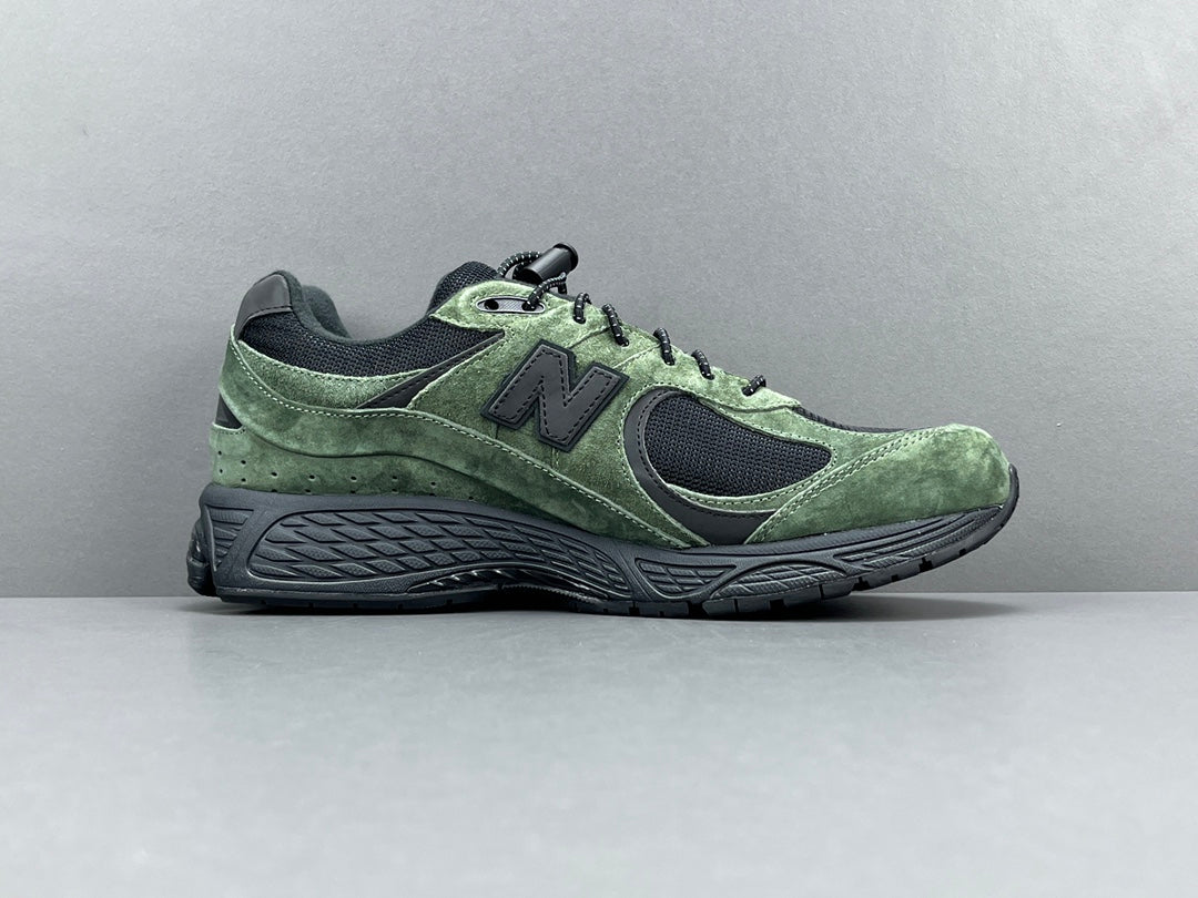 JJJJOUND - New Balance 2002r Gore-te - Pine - Green Unisex Streetwear Limited Edition - The JJJJOUND x NEW BALANCE 2002R GORE-TEX PINE - REPLICA combines minimalist aesthetics with rugged