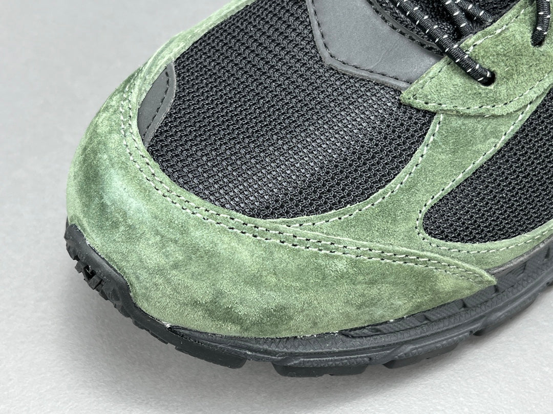 JJJJOUND - New Balance 2002r Gore-te - Pine - Green Unisex Streetwear Limited Edition - The JJJJOUND x NEW BALANCE 2002R GORE-TEX PINE - REPLICA combines minimalist aesthetics with rugged