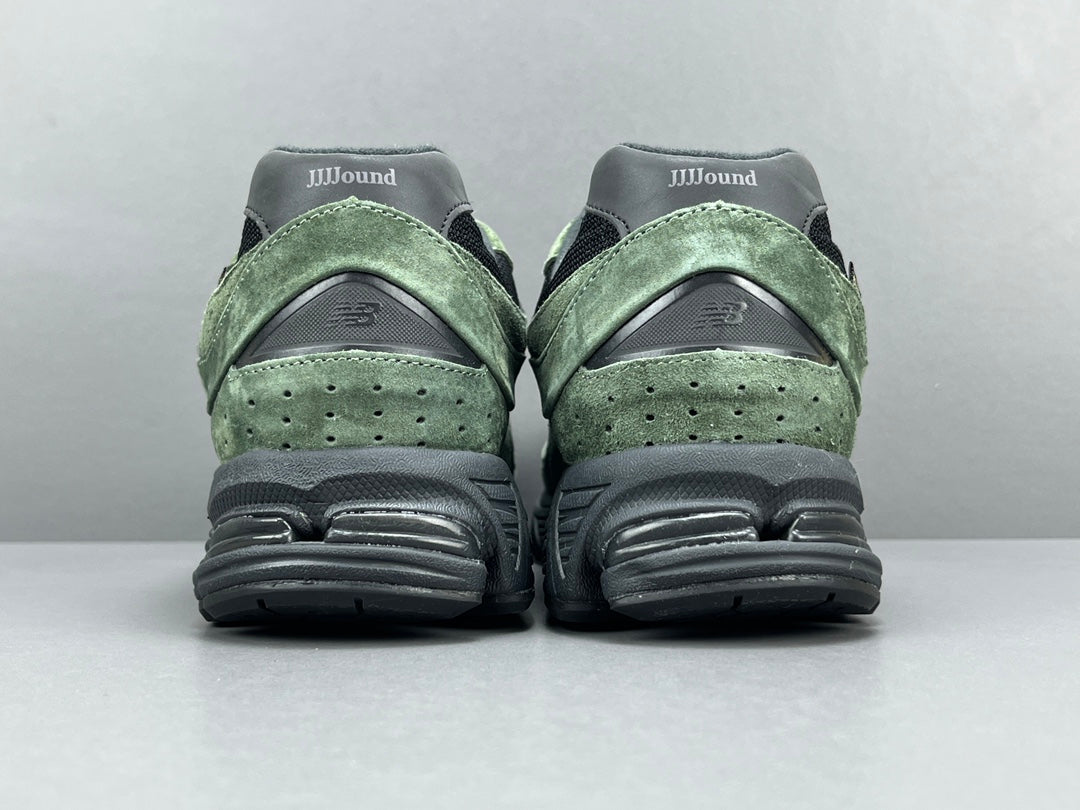 JJJJOUND - New Balance 2002r Gore-te - Pine - Green Unisex Streetwear Limited Edition - The JJJJOUND x NEW BALANCE 2002R GORE-TEX PINE - REPLICA combines minimalist aesthetics with rugged