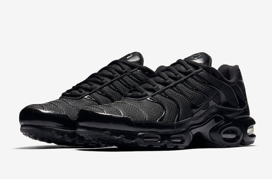 NIKE Air Ma - Plus - Triple - Black Unisex Streetwear Limited Edition - The NIKE AIR MAX PLUS TRIPLE BLACK - REPLICA delivers stealthy streetwear vibes with an