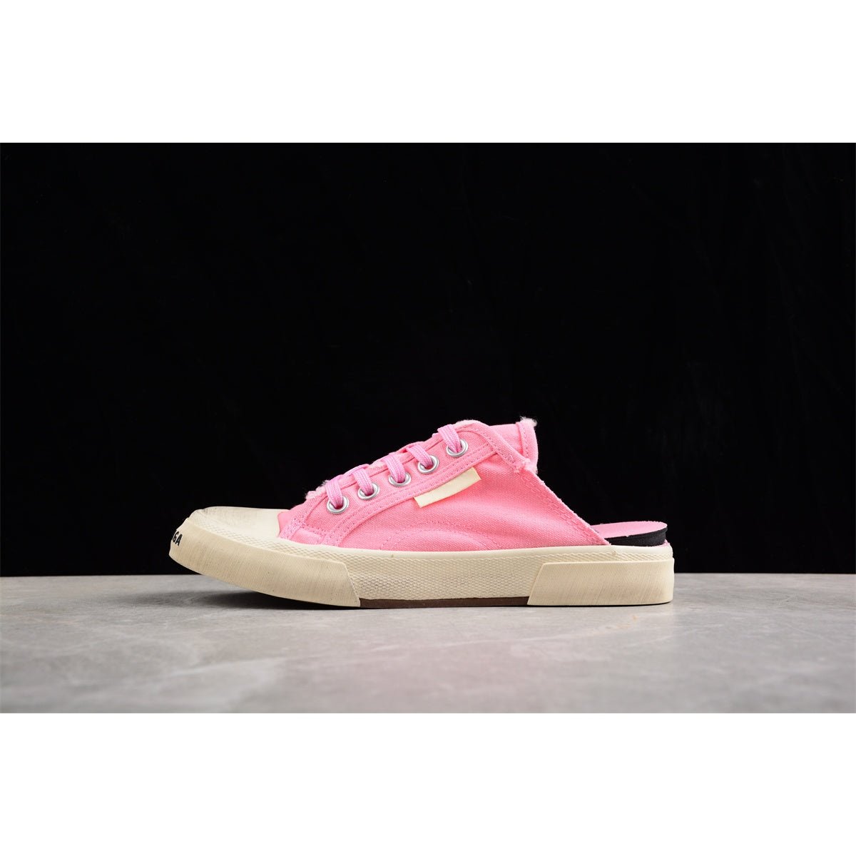 BALENCIAGA Paris Low - Sneakers - Pink Unisex Streetwear Limited Edition - Introducing the BALENCIAGA Paris Low x Pink, a vibrant addition to your footwear collection that