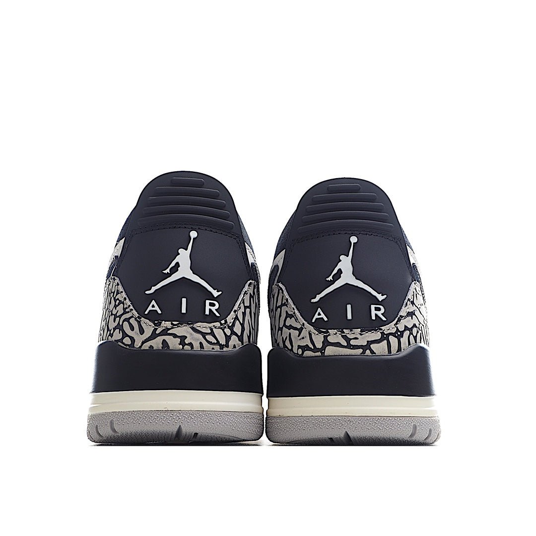 AIR Jordan 11 'chicago - Red' - White Unisex Streetwear Limited Edition - **Air Jordan 11 'Chicago White/Red'** The Air Jordan 11 'Chicago White/Red' is a striking tribute