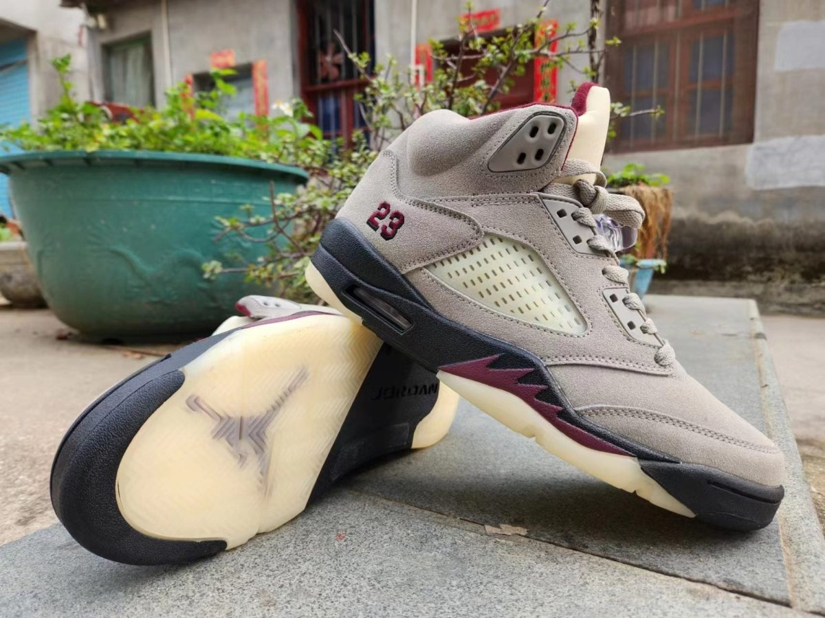 Air Jordan 5 'burgundy T-Shirt - Black Unisex Streetwear Limited Edition