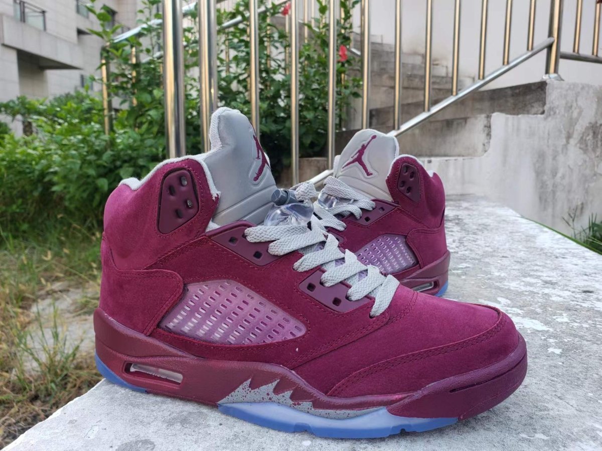 Air Jordan 5 'burgundy' T-Shirt - Black Unisex Streetwear Limited Edition