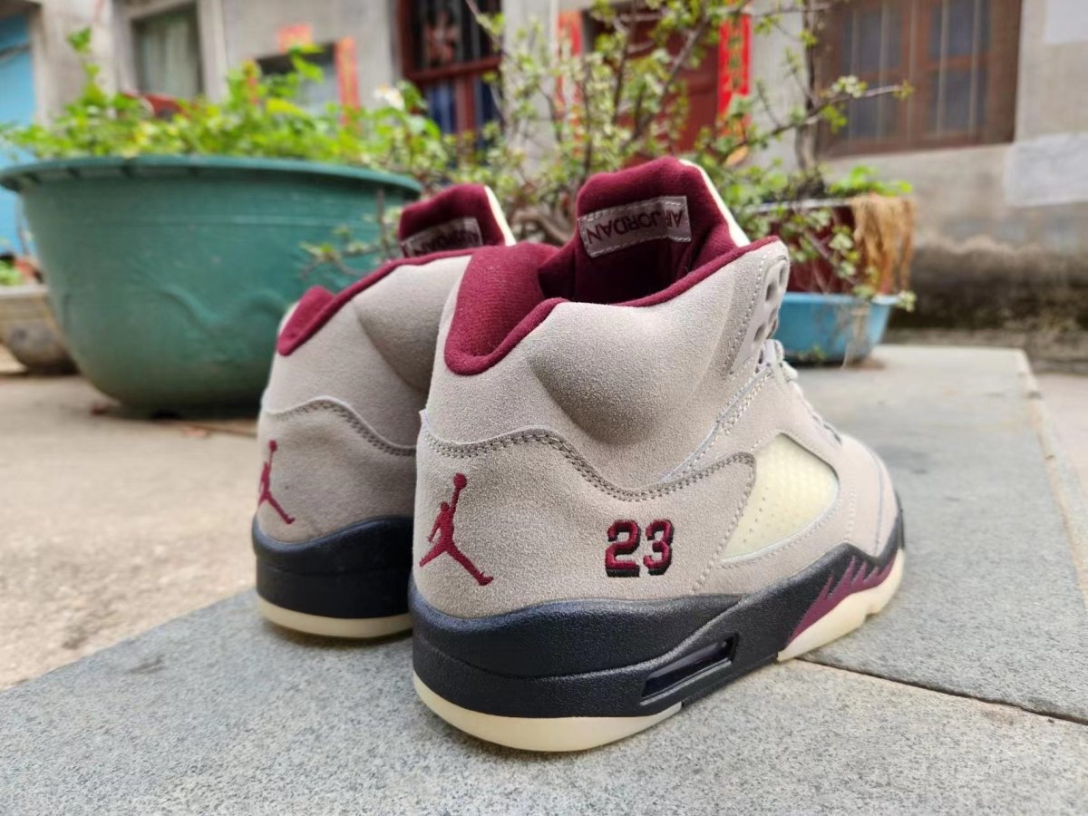 Air Jordan 5 'burgundy T-Shirt - Black Unisex Streetwear Limited Edition
