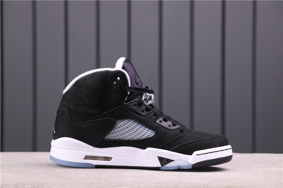 Air Jordan 5 'oreo' - Black Unisex Streetwear Limited Edition - **Product Description: Air Jordan 5 'Oreo'** The Air Jordan 5 'Oreo' is a sleek and