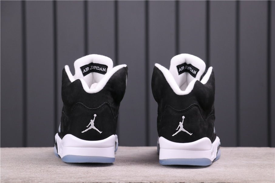Air Jordan 5 'oreo' - Black Unisex Streetwear Limited Edition - **Product Description: Air Jordan 5 'Oreo'** The Air Jordan 5 'Oreo' is a sleek and