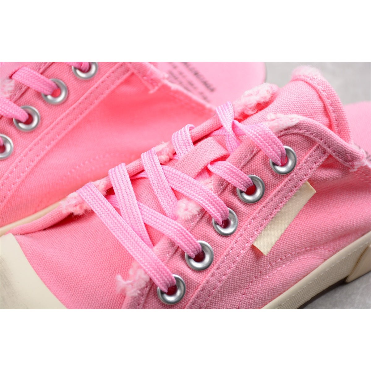BALENCIAGA Paris Low - Sneakers - Pink Unisex Streetwear Limited Edition - Introducing the BALENCIAGA Paris Low x Pink, a vibrant addition to your footwear collection that