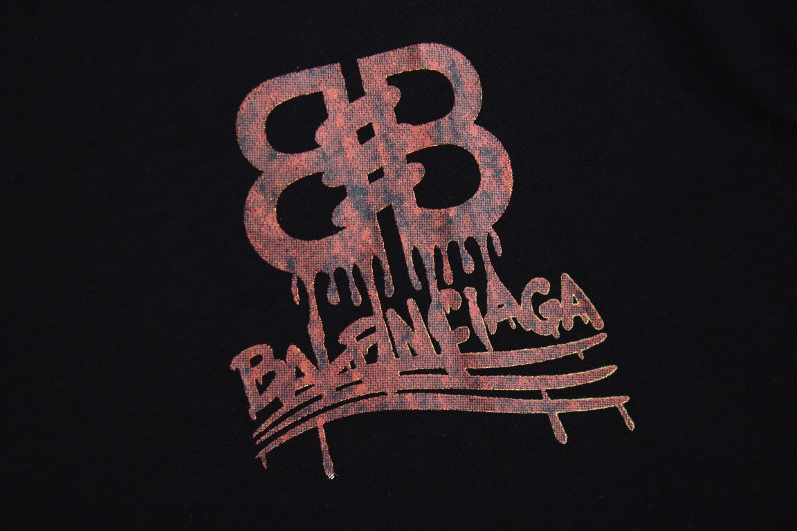 Camiseta negra con el logo de Balenciaga