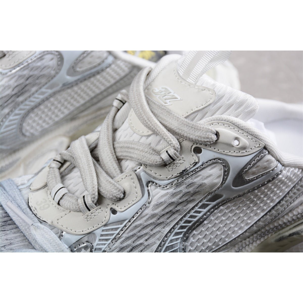 BALENCIAGA 3 - L Mule - Eggshell - White Unisex Streetwear Limited Edition - Introducing the BALENCIAGA 3XL Mule x White Eggshell, a refined blend of elegance and comfort.