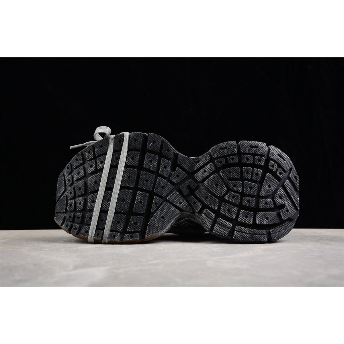 BALENCIAGA 3 - L - Bal Grey Sneakers - Black Unisex Streetwear Limited Edition - Introducing the BALENCIAGA 3XL x Bal Grey Black, a sophisticated blend of modern design and