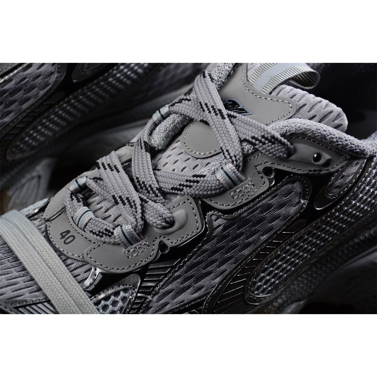 BALENCIAGA 3 - L - Bal Grey Sneakers - Black Unisex Streetwear Limited Edition - Introducing the BALENCIAGA 3XL x Bal Grey Black, a sophisticated blend of modern design and
