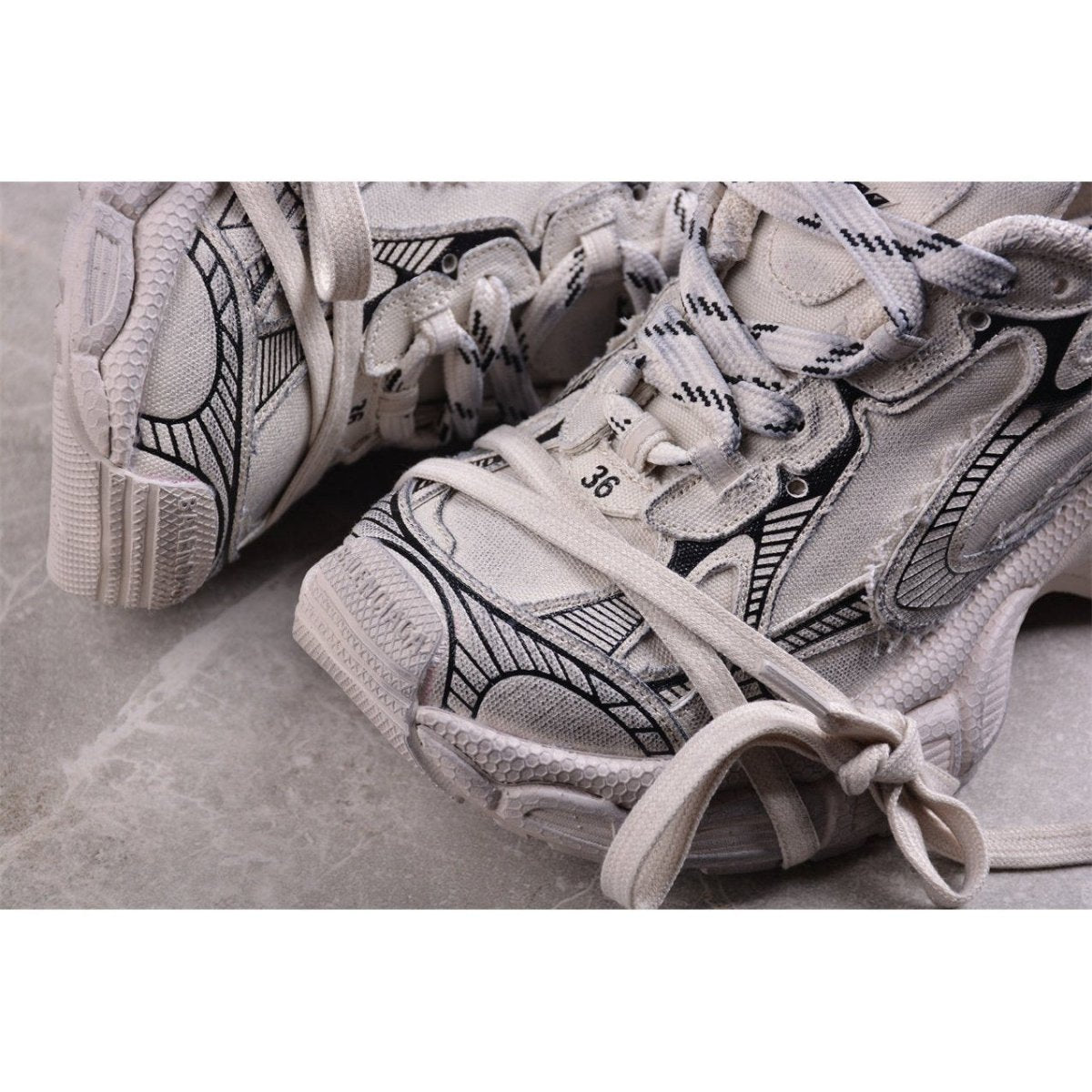 BALENCIAGA 3 - L - Sneakers - Beige Unisex Streetwear Limited Edition - Introducing the BALENCIAGA 3XL x Beige, a seamless blend of luxury and everyday comfort. These
