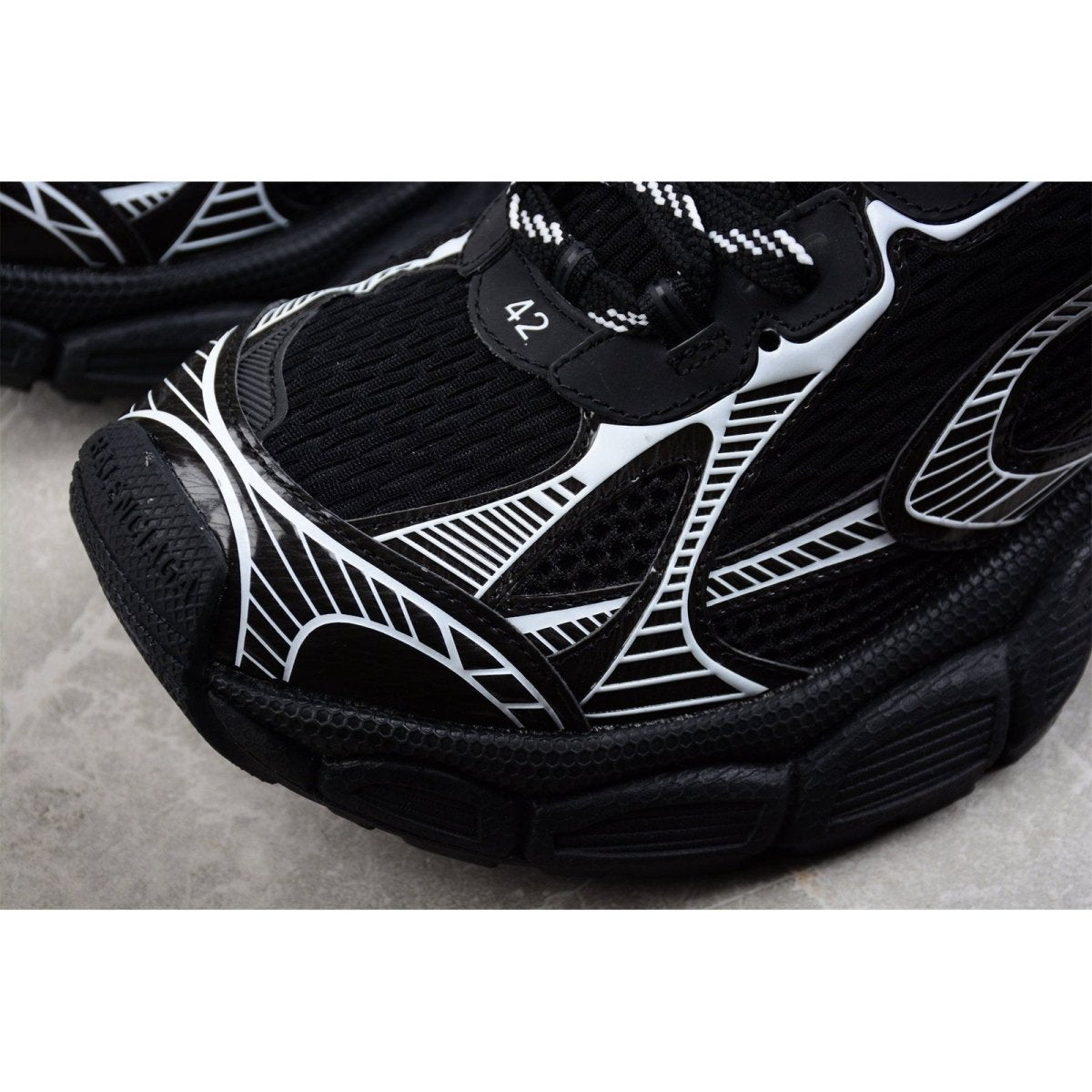 BALENCIAGA 3 - L - White - Black Unisex Streetwear Limited Edition - The Balenciaga 3XL x Black White offers a sleek, monochromatic update to the cutting-edge 3XL