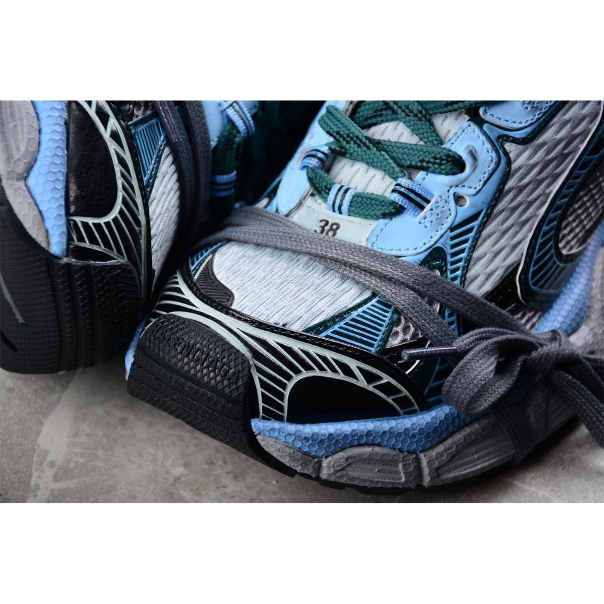 BALENCIAGA 3 - L - Malachite Sneakers - Green Unisex Streetwear Limited Edition - The Balenciaga 3XL x Malachite Green sneakers are a stunning manifestation of luxury and bold