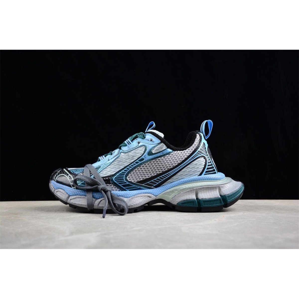 BALENCIAGA 3 - L - Malachite Sneakers - Green Unisex Streetwear Limited Edition - The Balenciaga 3XL x Malachite Green sneakers are a stunning manifestation of luxury and bold