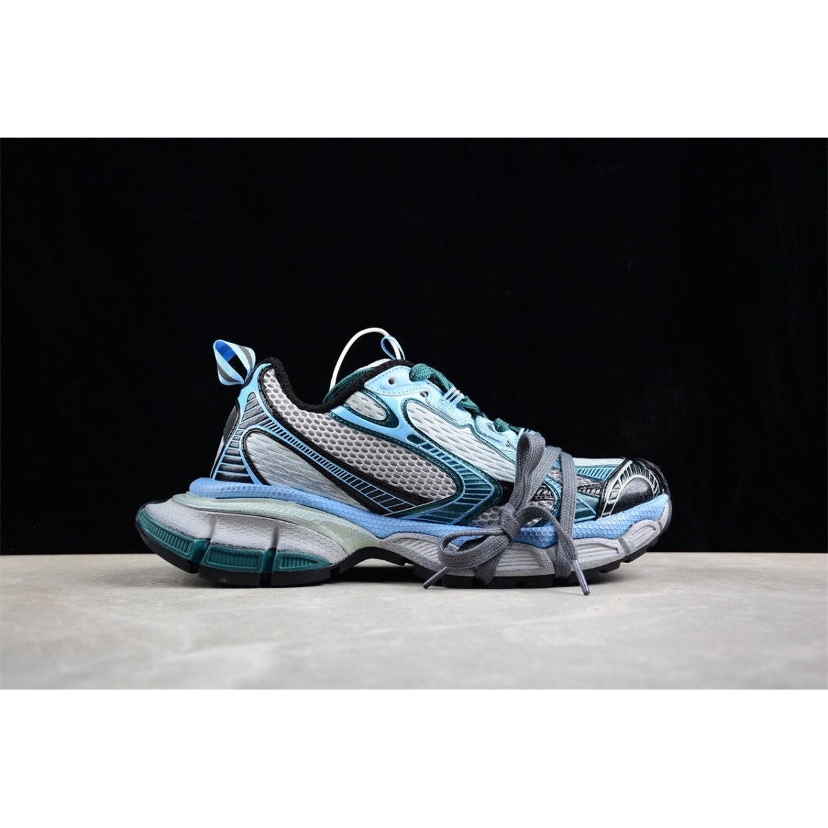 BALENCIAGA 3 - L - Malachite Sneakers - Green Unisex Streetwear Limited Edition - The Balenciaga 3XL x Malachite Green sneakers are a stunning manifestation of luxury and bold